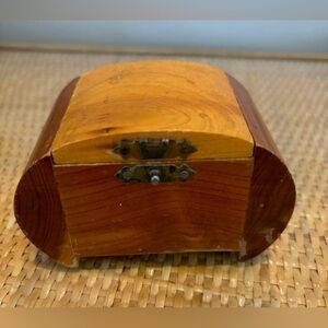 Vintage Handmade wooden trinket box missing latch but or else in good condition